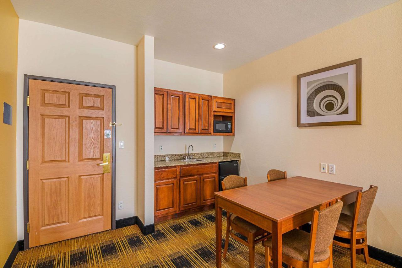 Quality Inn & Suites Lampasas Bagian luar foto