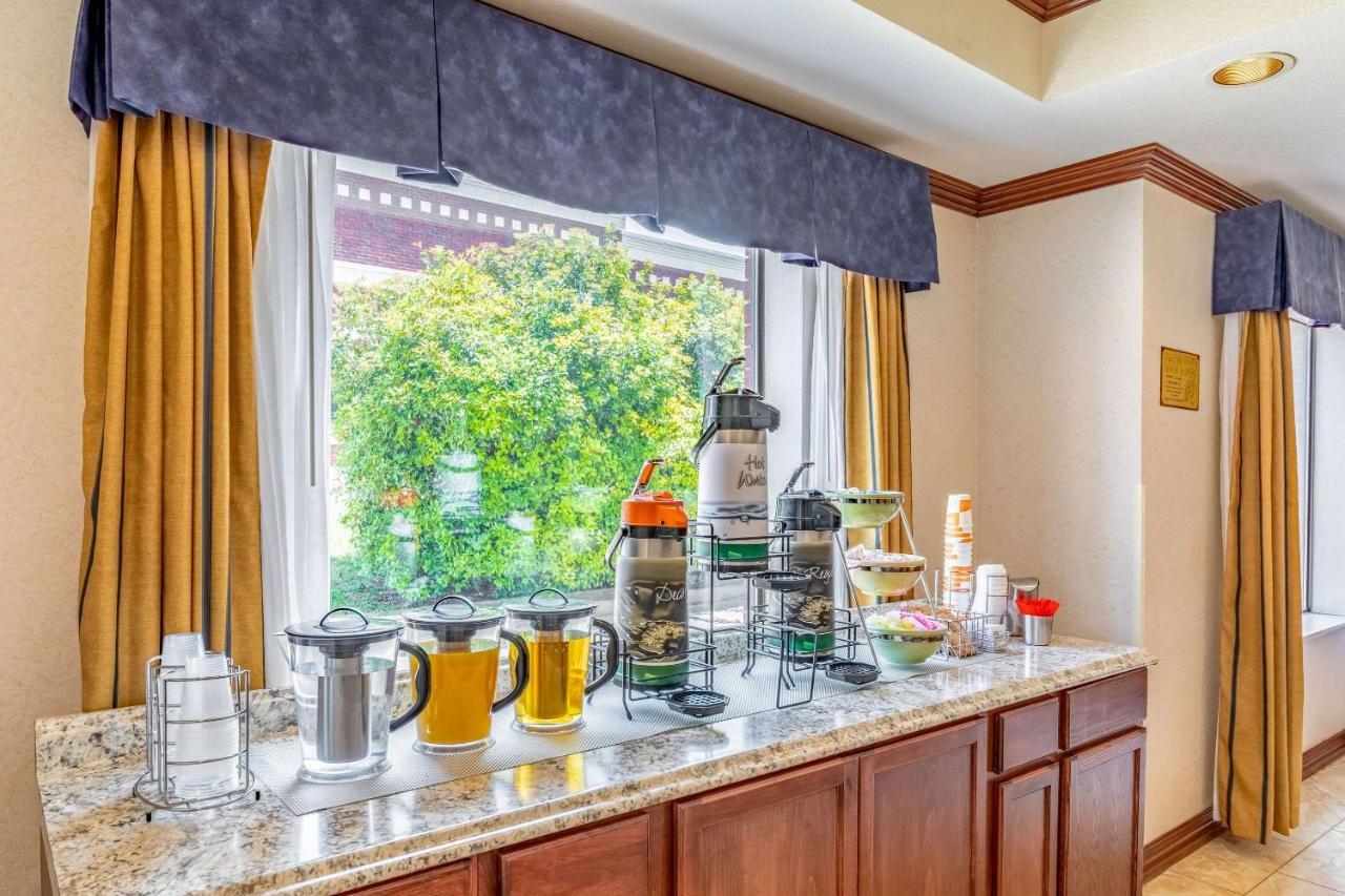 Quality Inn & Suites Lampasas Bagian luar foto